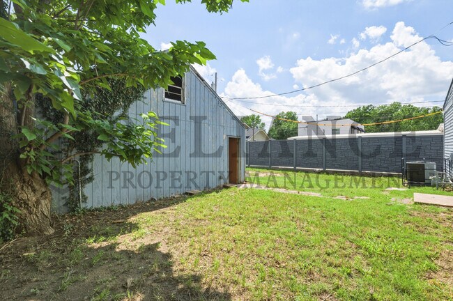 Building Photo - 3123 W Douglas Ave