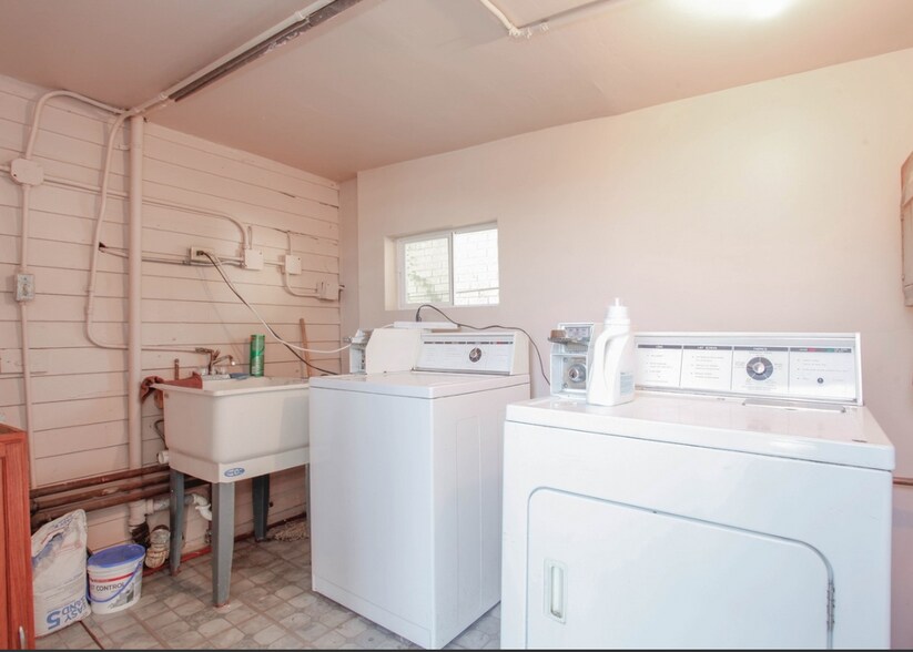 Shared Laundry Room - 2835 S Harvey Ave