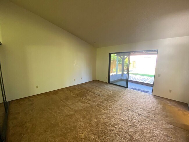 Building Photo - Well Maintained, Large Corner Lot