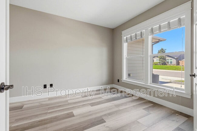Building Photo - 4806 Tamarisk Dr