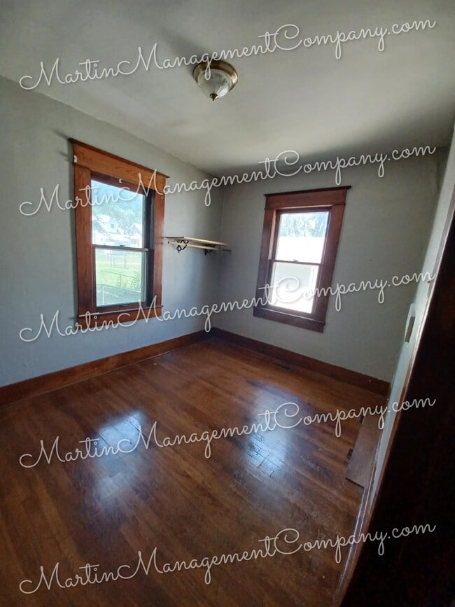 Building Photo - 1426 S Sneed Ave