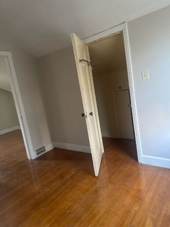 Building Photo - 3-Bed Gem in Detroit - Cozy 1163 Sq Ft Hom...