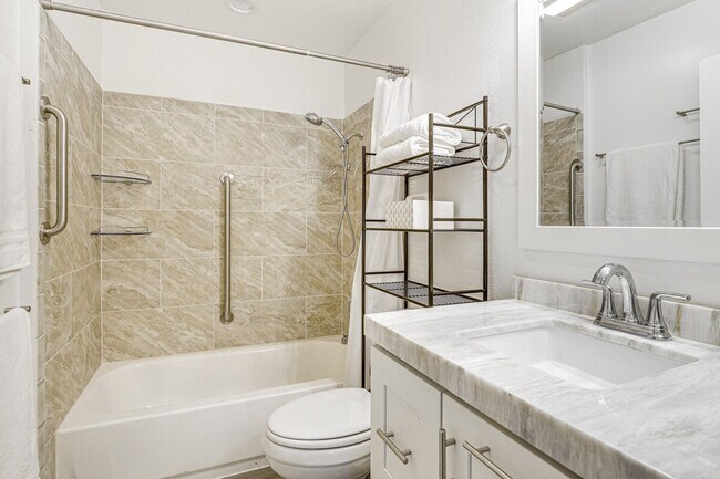 Building Photo - 265 Loma Alta Dr