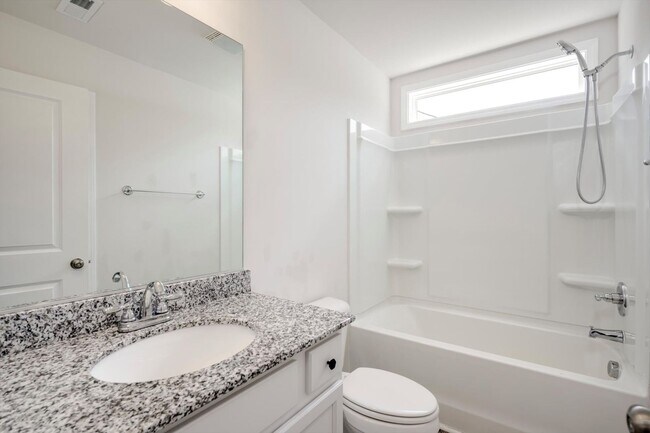 Building Photo - Beautiful 5 Bedroom Home For Rent