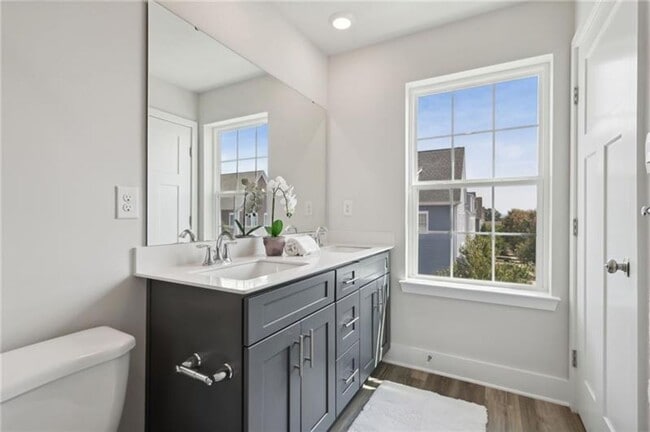 Building Photo - Luxury End-Unit Townhome with 4 Bedrooms &...