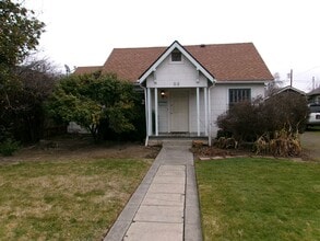 Building Photo - 36 N Peach St