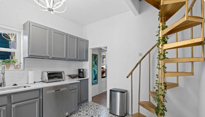 Building Photo - 772 W 300 N