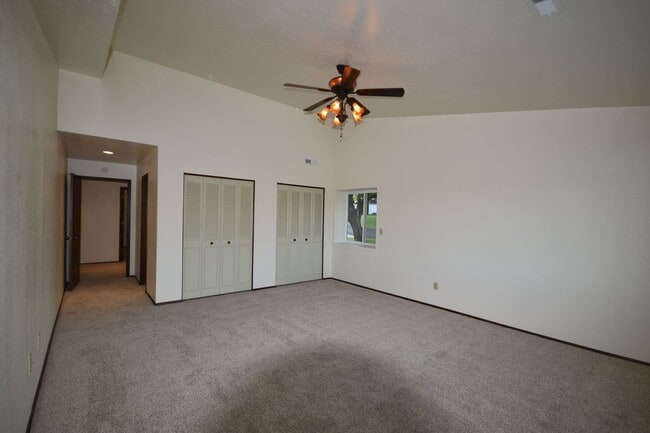 Building Photo - Low-Maintenance Meadows North Rental by Meadow Springs Golf Course