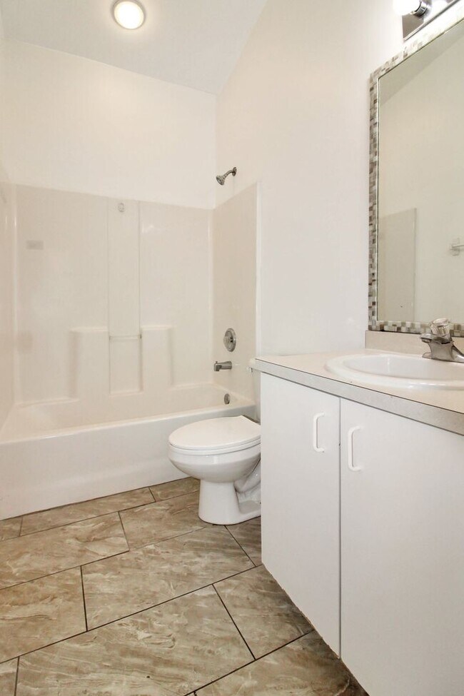 Building Photo - North Port Annual Home for Rent