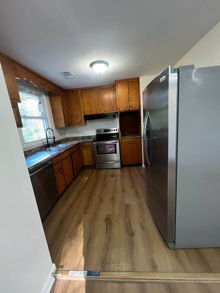 Building Photo - 141 Bailey Collins Dr