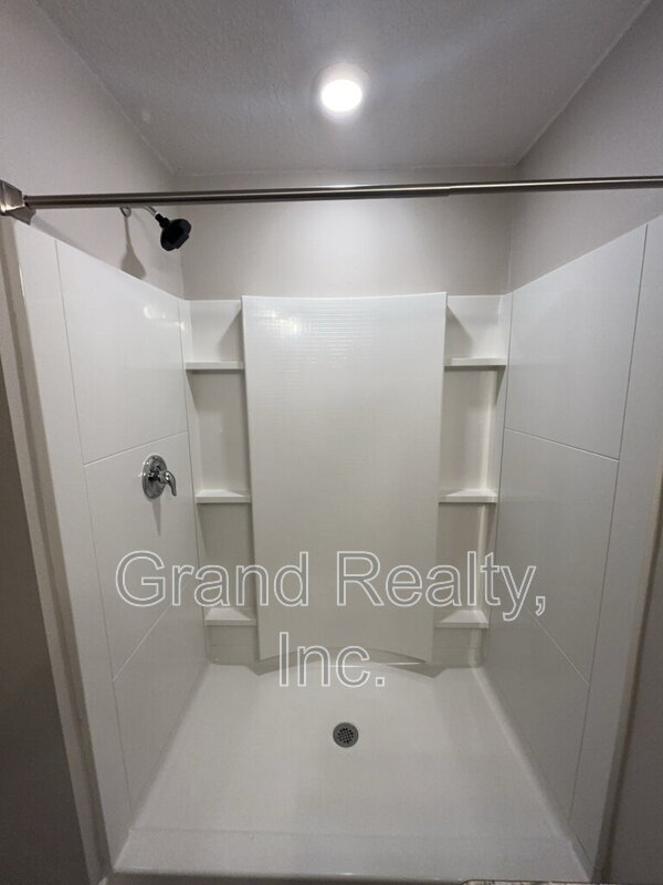 Building Photo - 5583 Guinevere Ln