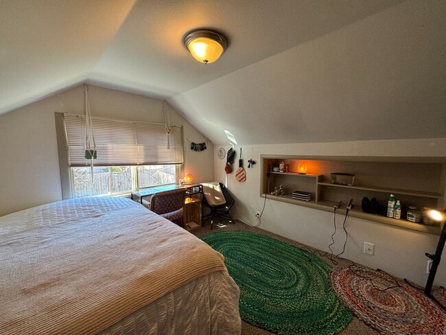 Building Photo - 7 Bed 2.5 Bath House - Near WWU