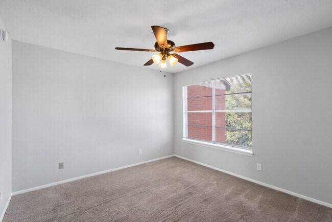 Building Photo - 5800 Belmoor Dr