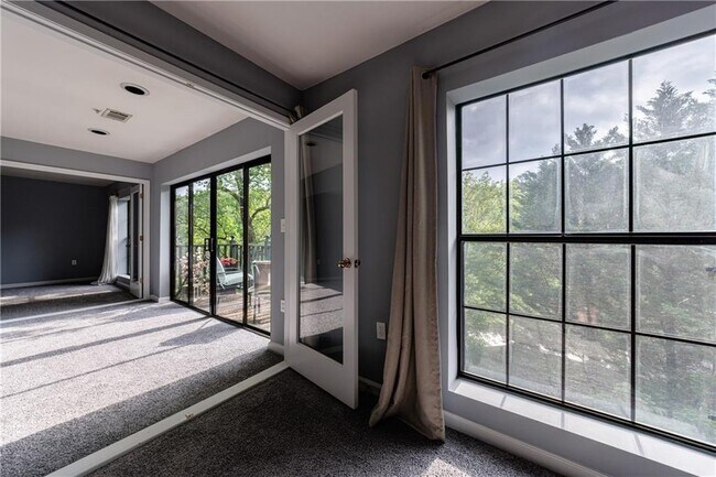 Building Photo - 27306 Plantation Dr NE