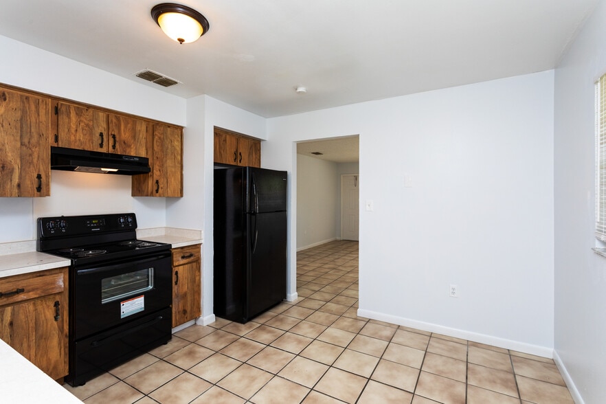 Building Photo - 3223 Pershing St