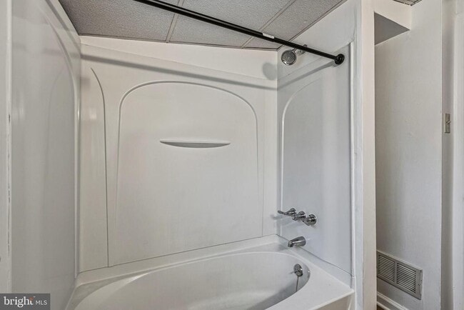 Building Photo - 614 Clark St