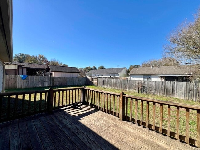 Building Photo - 16 Tacoma Dr