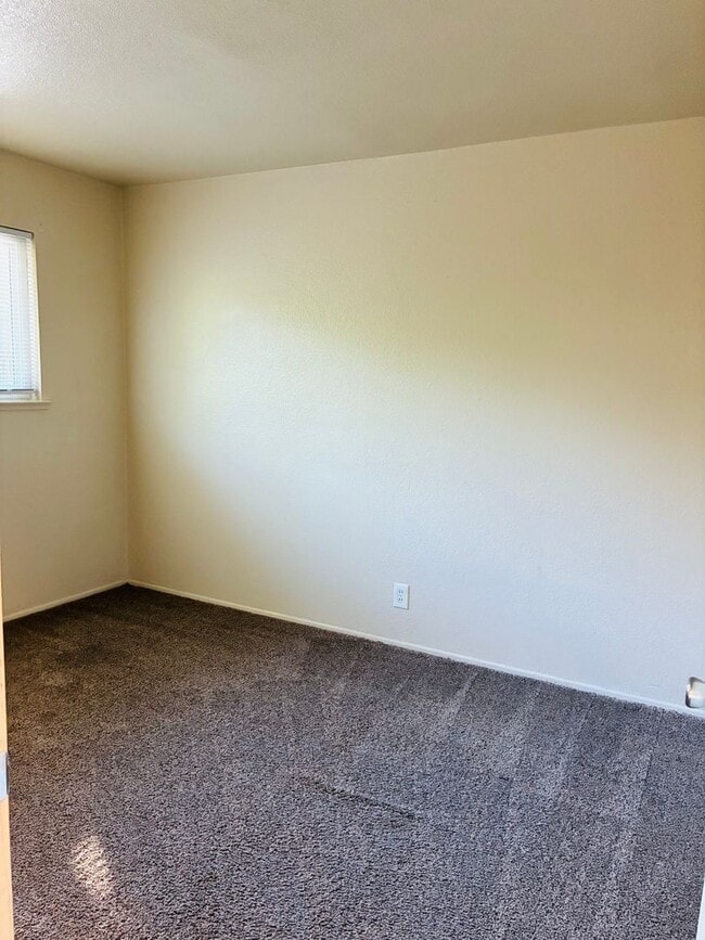 Building Photo - 625 Arthur Dr