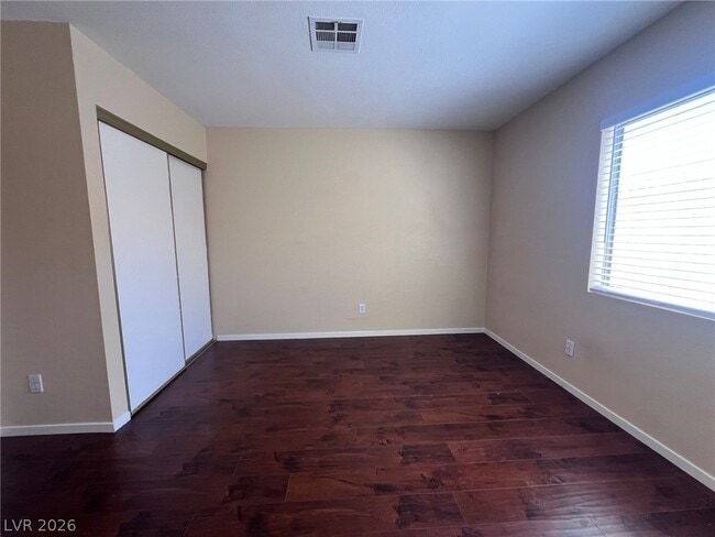 Building Photo - 3440 Middle View Dr