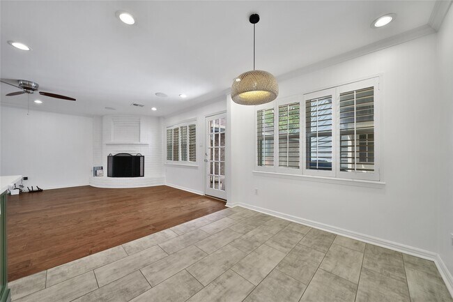 Building Photo - 5027 Twin Candle Dr