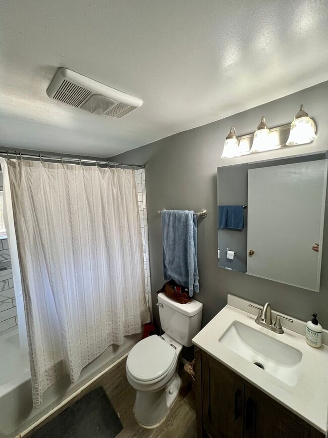 Building Photo - Charming 2-Bedroom Home in Moose Creek – D...