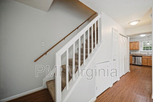 Building Photo - 3310 Scarborough Way