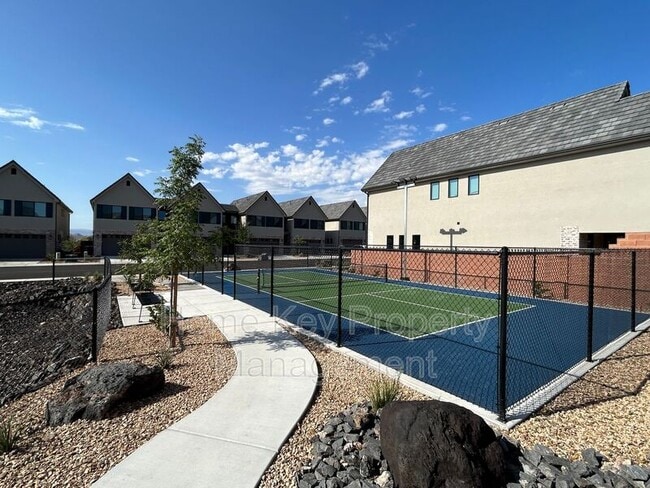 Building Photo - 960 Heritage Dr