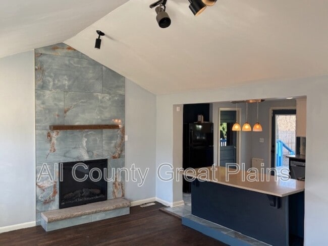 Building Photo - 218 W 83rd Terrace