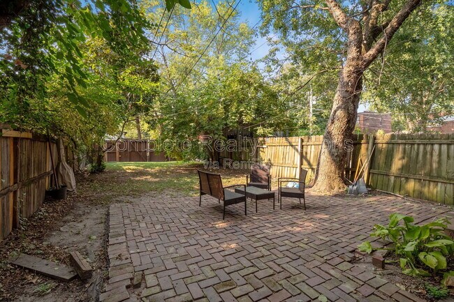 Building Photo - 2106 Cherokee St