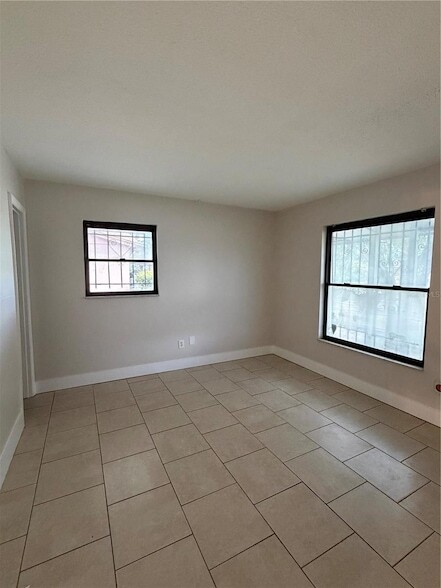 Building Photo - 2520 John Bruce Ave