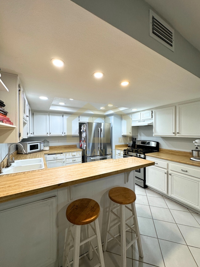 Building Photo - 1209 Riverside Dr