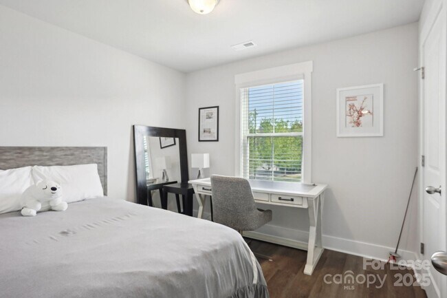 Building Photo - 562 Amalfi Dr