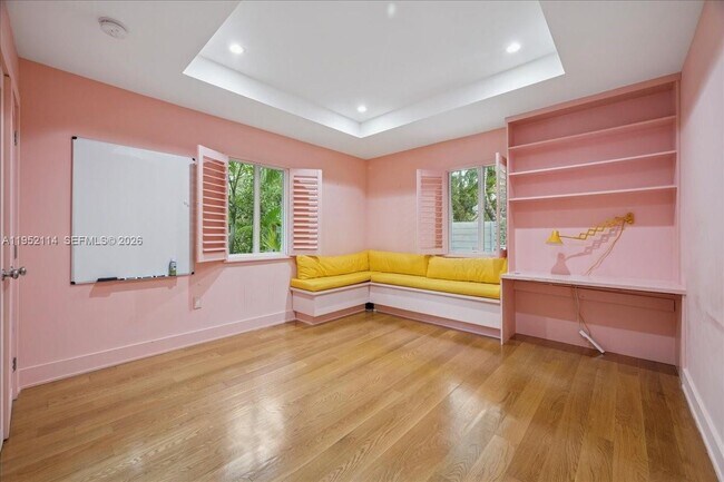 Building Photo - 2910 Calusa St