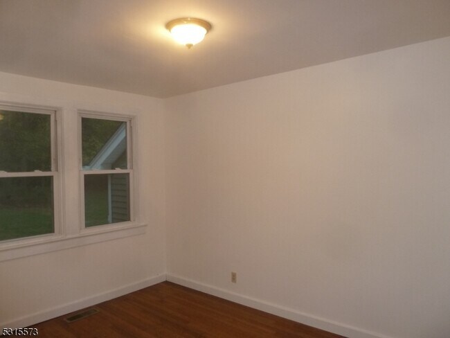 Building Photo - 126 US-46