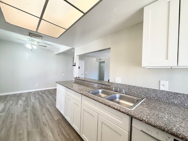 Building Photo - HIVE SUMMER MOVE-IN SPECIAL: 3 BEDROOM CONDO | COMMUNITY POOLS + WALKING TRAILS | CENTRAL LAS VEG...
