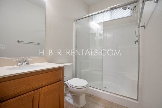 Building Photo - South Tracy 4-Bed Home with First-Floor Bedroom