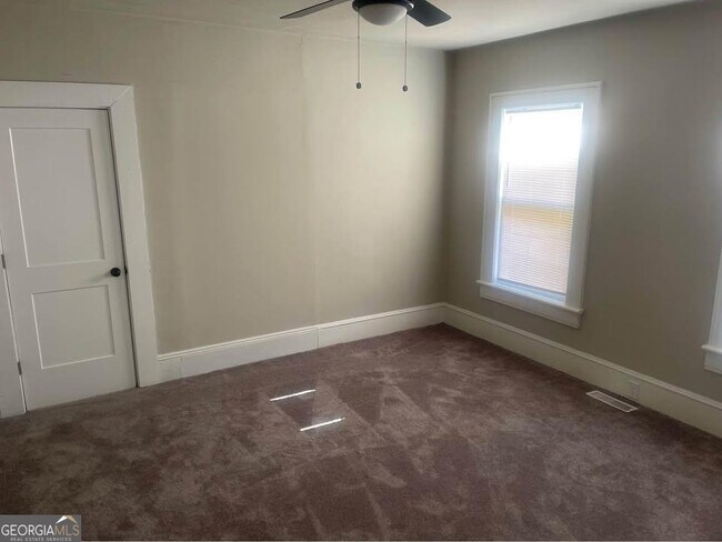 Building Photo - 2154 Napier Ave