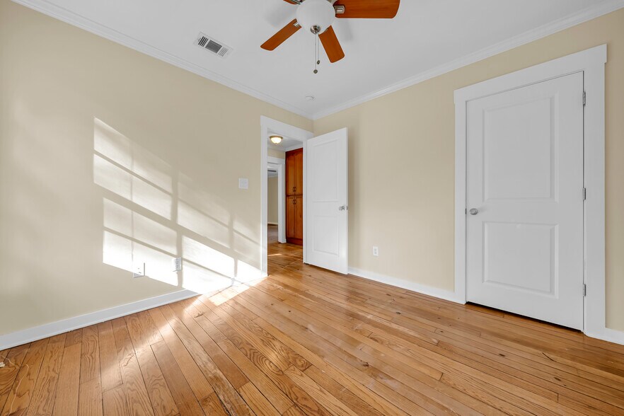 Building Photo - 207 Border Dr E