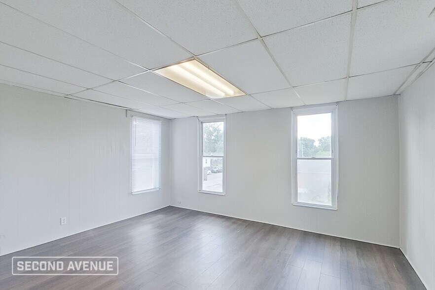 Building Photo - 122 S Longworth Ave