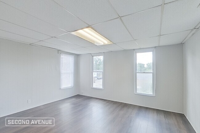 Building Photo - 122 S Longworth Ave