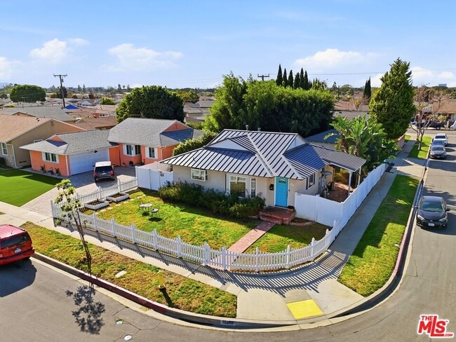 Building Photo - 15203 Yukon Ave