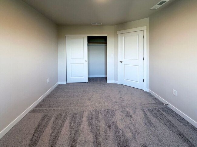 Building Photo - 2638 Waterlily Dr