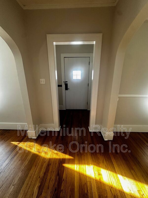 Building Photo - 24 Utica Rd