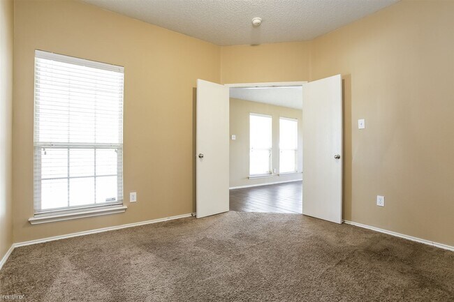 Building Photo - 4 br, 2 bath House - 705 Pine Hollow Dr