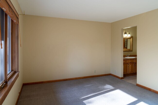 Building Photo - Spacious 2 Bedroom Condo plus Loft on a Beautiful Cul-de-Sac off of Kagy