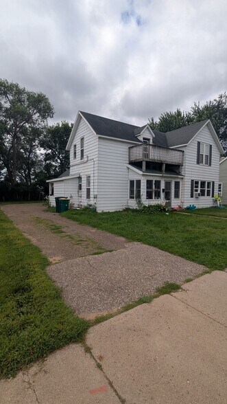 Building Photo - 705 Division St