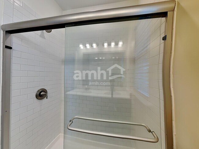 Building Photo - 106 Larragan Dr