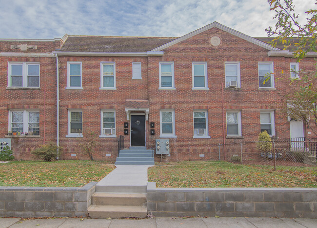 Building Photo - 1629 W Virginia Ave NE