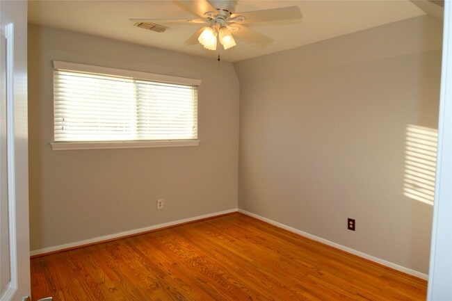 Building Photo - 14830 La Rana Dr