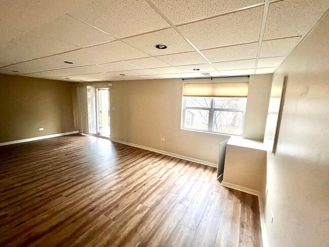 Building Photo - 300 Lunt Ave